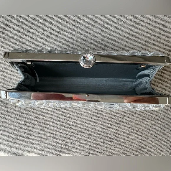 La Regale Elegant Silver Clutch Bag - Picture 8 of 15